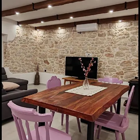 Vila Stone On The Island Of Rava *