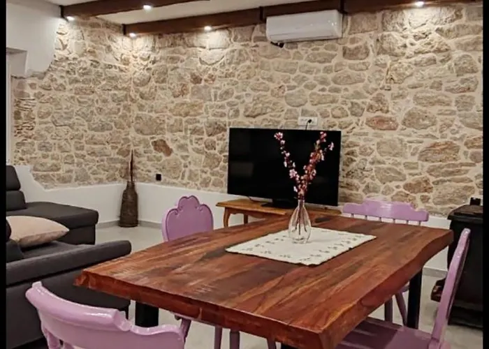 Vila Stone On The Island Of Rava *