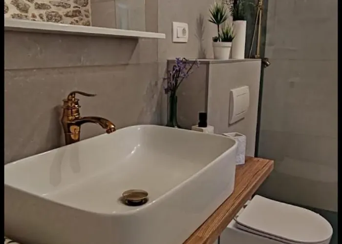 Stone On The Island Of Rava Vila Mala Rava